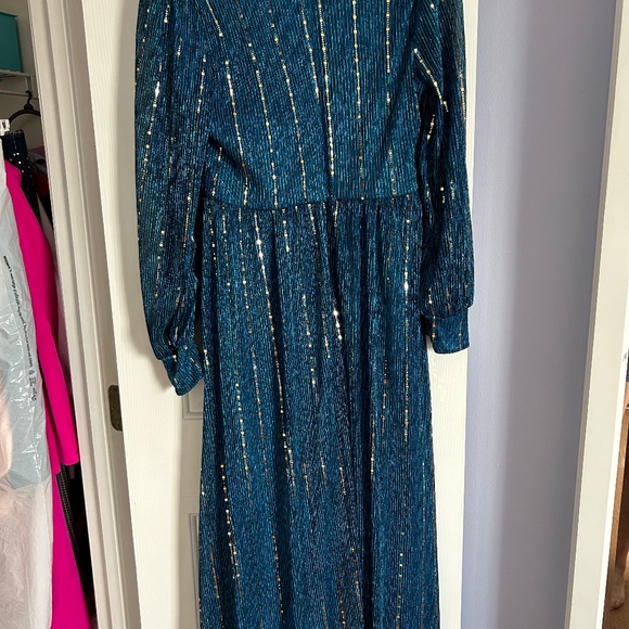 Summer Long Evening Gown in Teal Size 6 - Picture 2 of 4